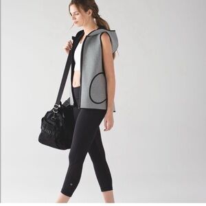 Lululemon Insculpt Vest Size 8 REVERSIBLE Light Gray with black Trim